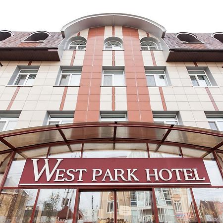 West Park Hotel Sofiivska Borshchahivka Exteriör bild