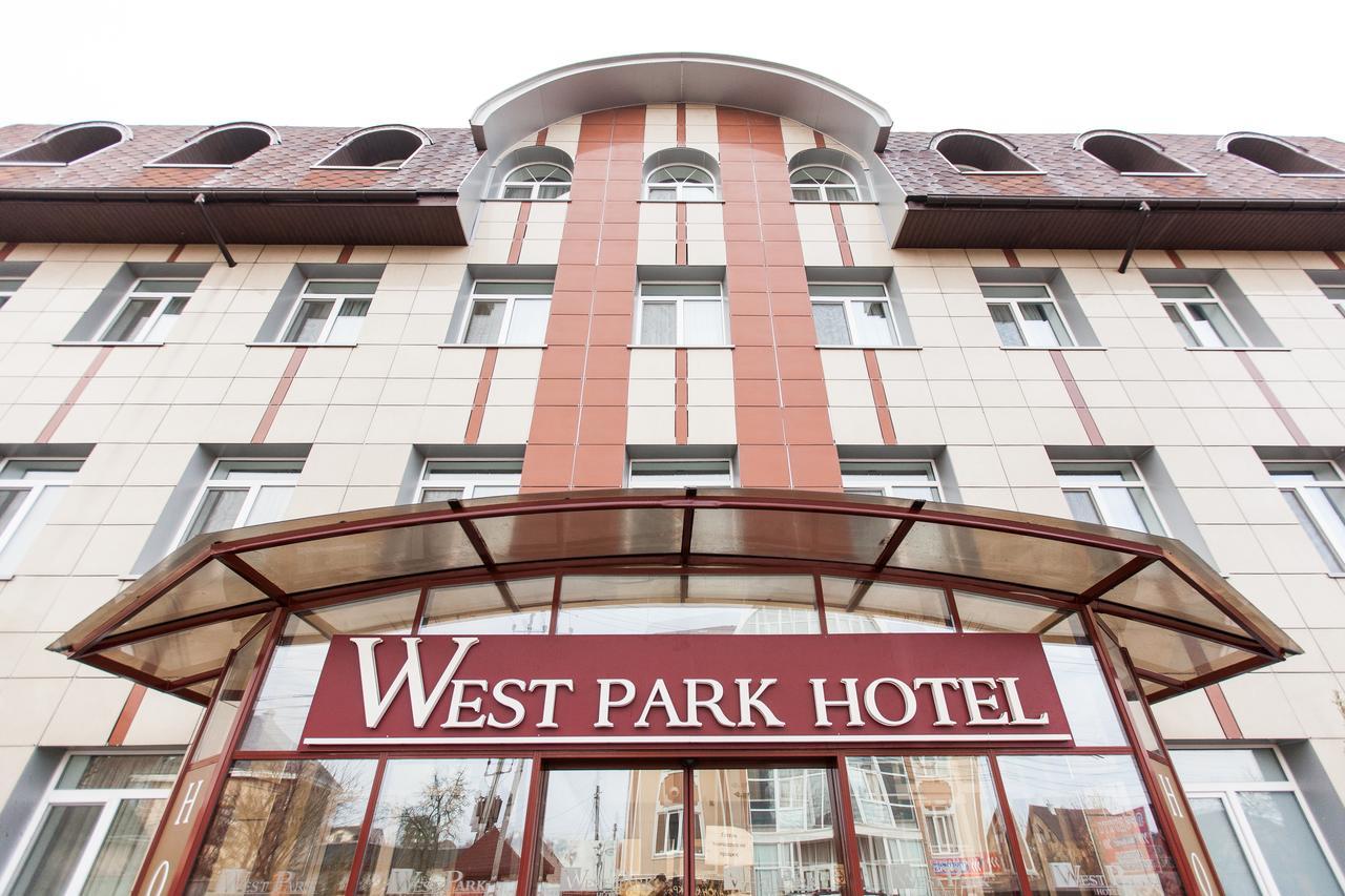 West Park Hotel Sofiivska Borshchahivka Exteriör bild