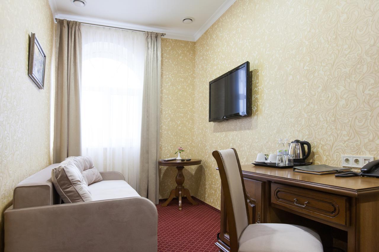 West Park Hotel Sofiivska Borshchahivka Exteriör bild
