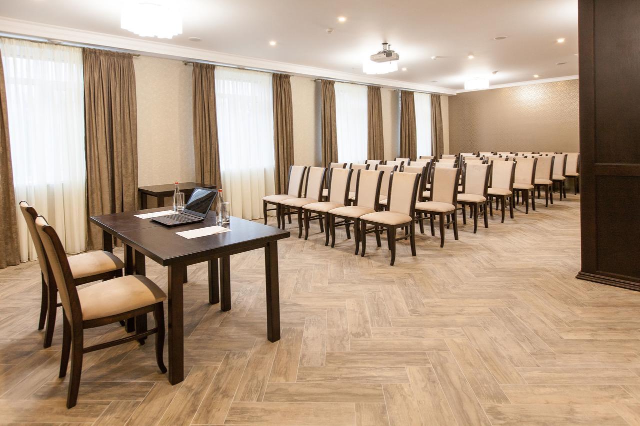 West Park Hotel Sofiivska Borshchahivka Exteriör bild