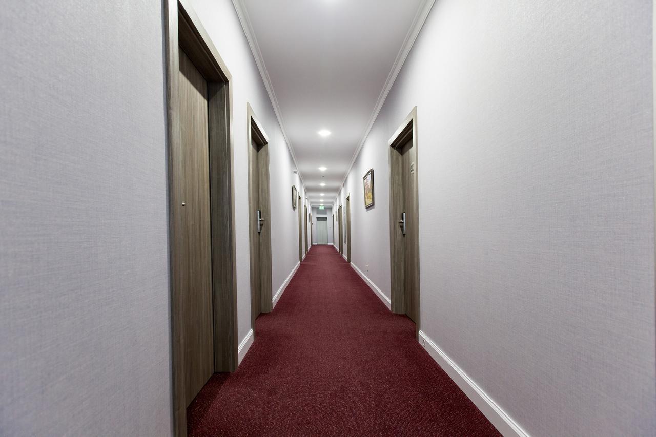 West Park Hotel Sofiivska Borshchahivka Exteriör bild