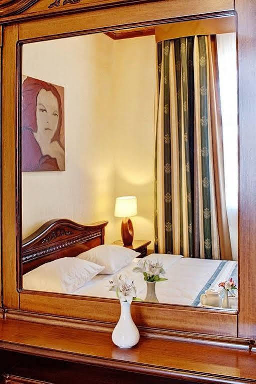 West Park Hotel Sofiivska Borshchahivka Exteriör bild
