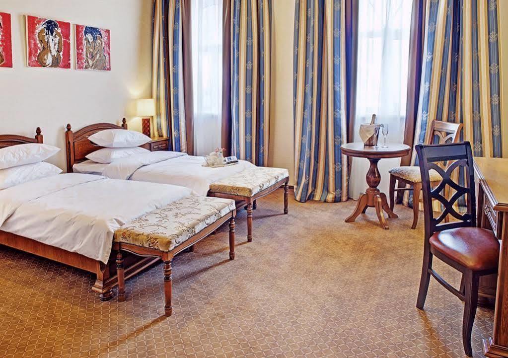 West Park Hotel Sofiivska Borshchahivka Exteriör bild
